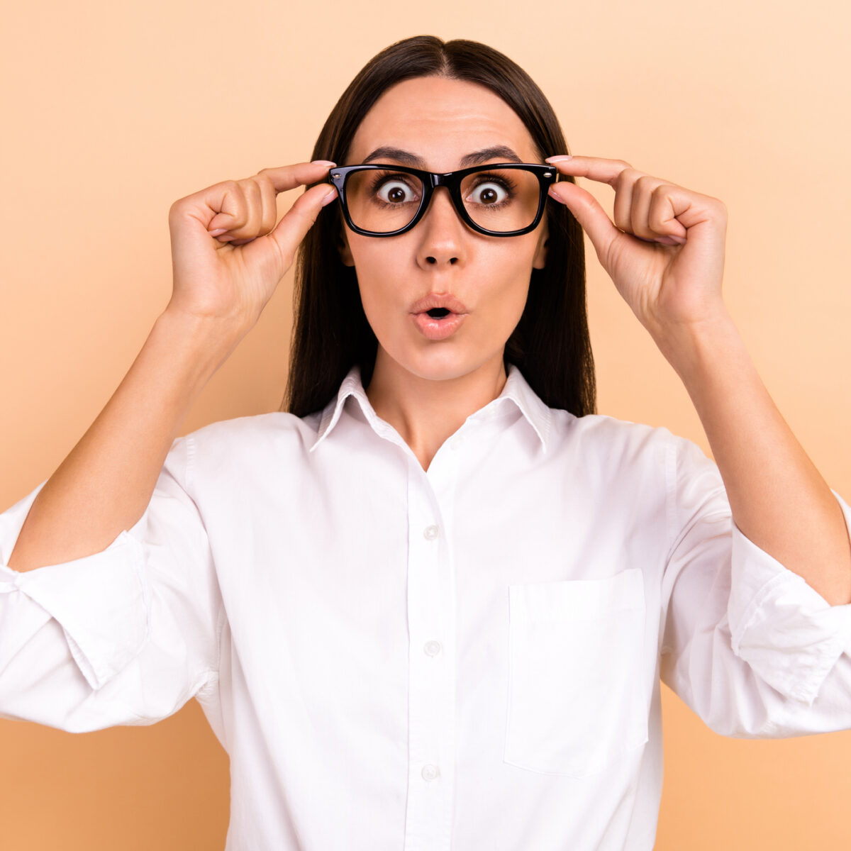 histamine intolerance information, shock, holding spectacles