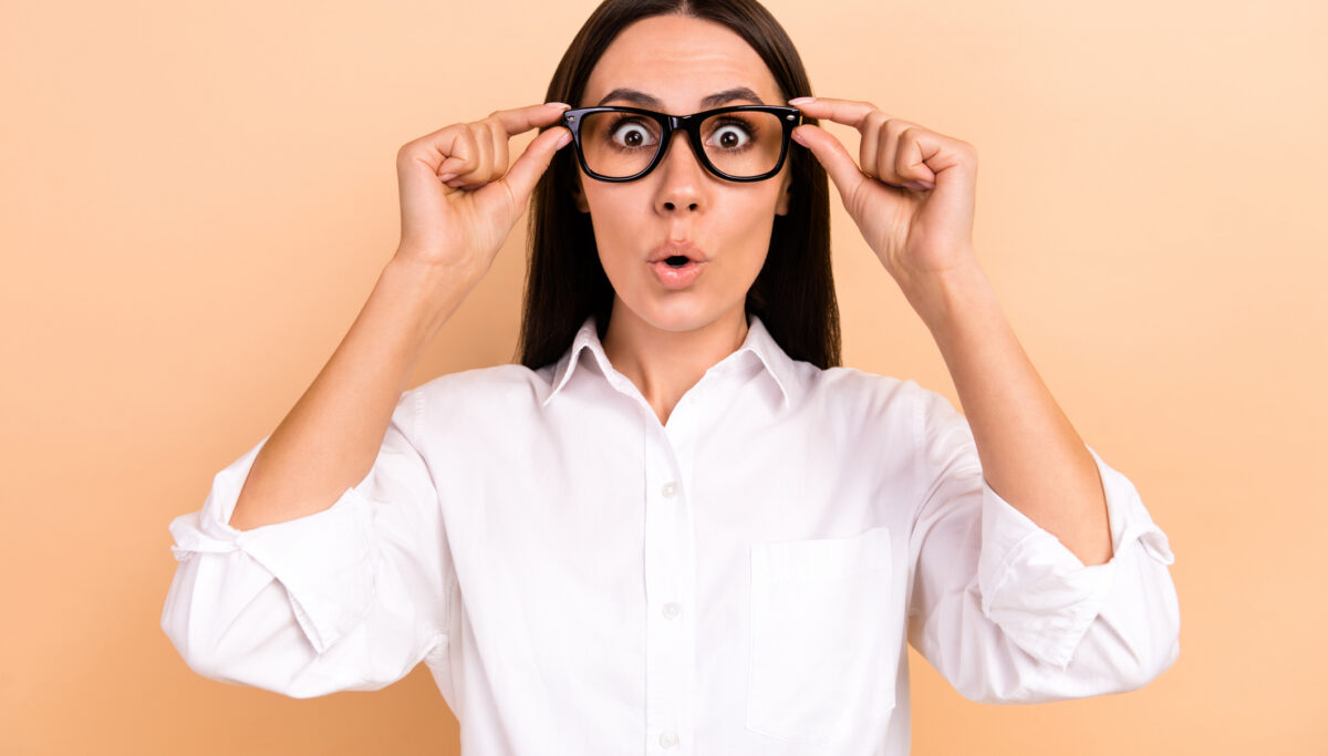 histamine intolerance information, shock, holding spectacles