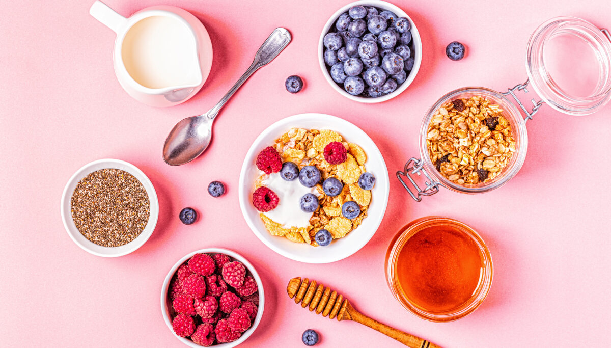 Gut-friendly breakfast, healthy, muesli, fruit